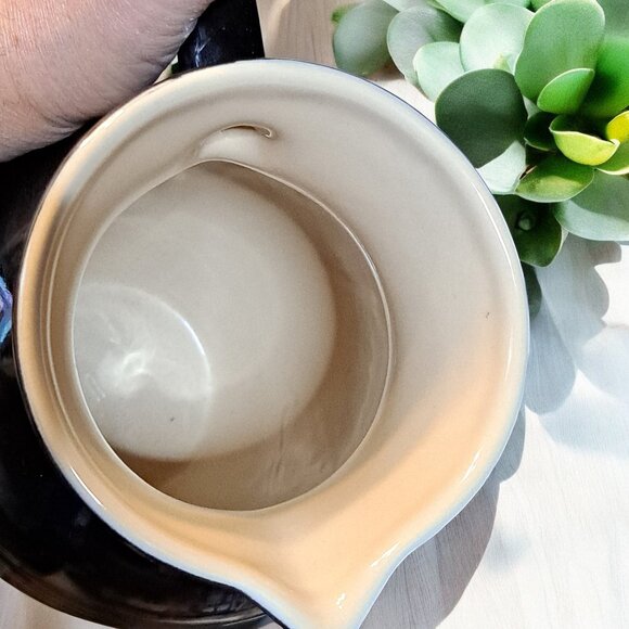 Le Creuset Stoneware Large 2Qt Pitcher Water Jug Black 9" Tall 12-25 - Picture 8 of 16